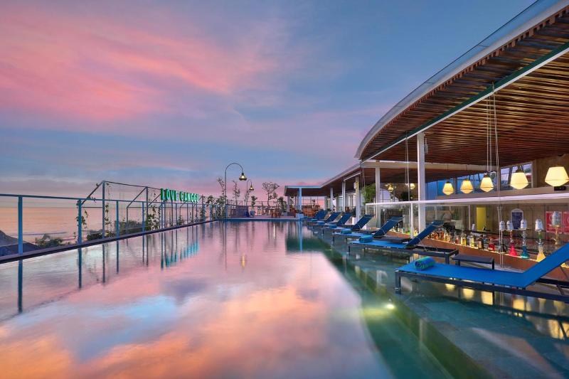 Aston Canggu Beach Resort - Havuz