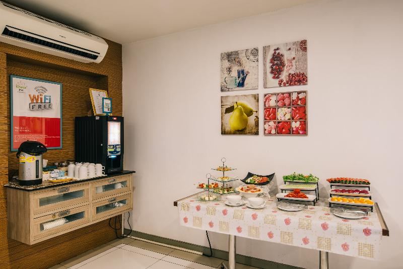 iCheck inn Residence Patong - Restoran