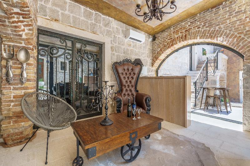 Heritage Palace Varos - Quaint & Elegant Hotels - Lobi