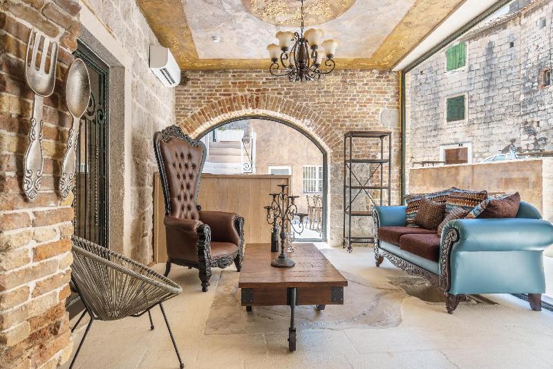 Heritage Palace Varos - Quaint & Elegant Hotels - Lobi