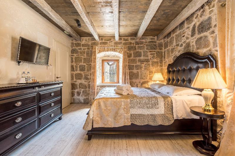 Heritage Palace Varos - Quaint & Elegant Hotels - Oda