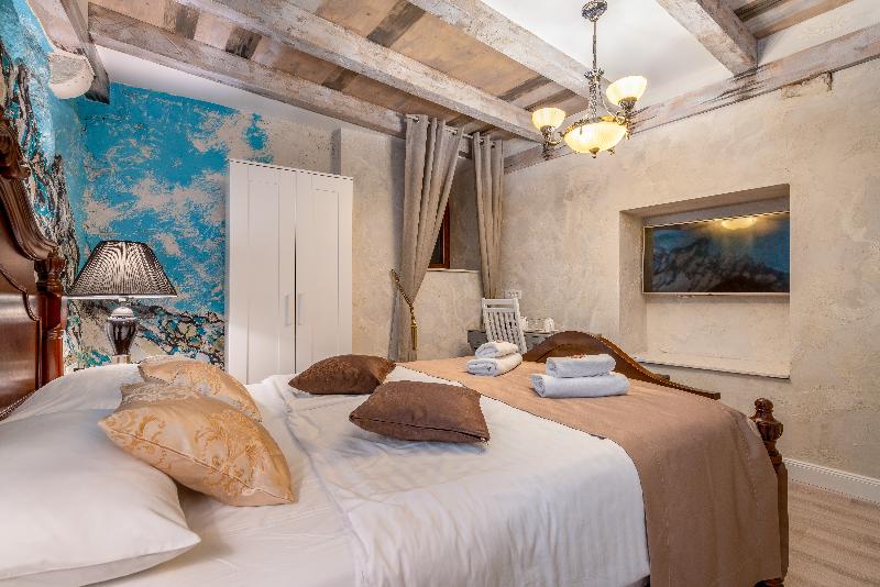 Heritage Palace Varos - Quaint & Elegant Hotels - Oda