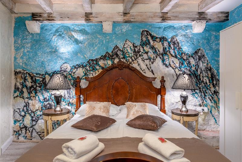Heritage Palace Varos - Quaint & Elegant Hotels - Oda