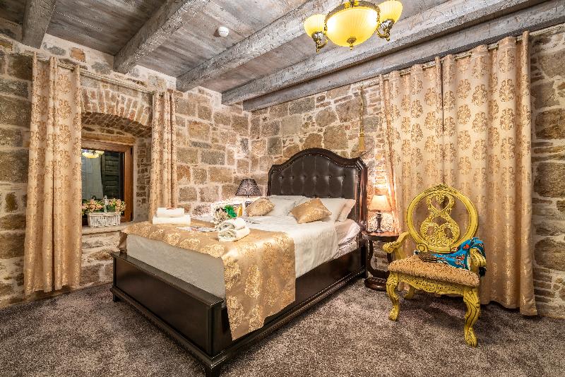 Heritage Palace Varos - Quaint & Elegant Hotels - Oda