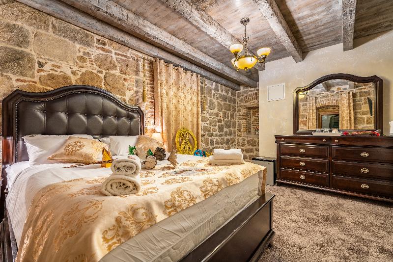 Heritage Palace Varos - Quaint & Elegant Hotels - Oda
