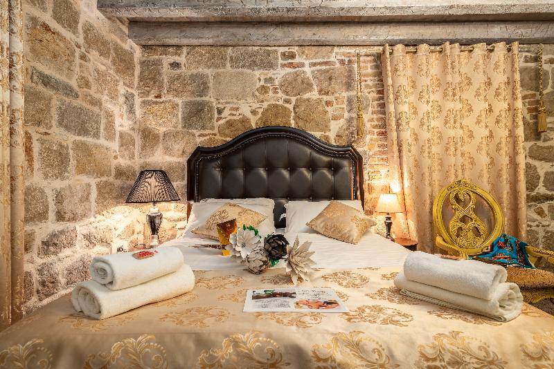 Heritage Palace Varos - Quaint & Elegant Hotels - Oda