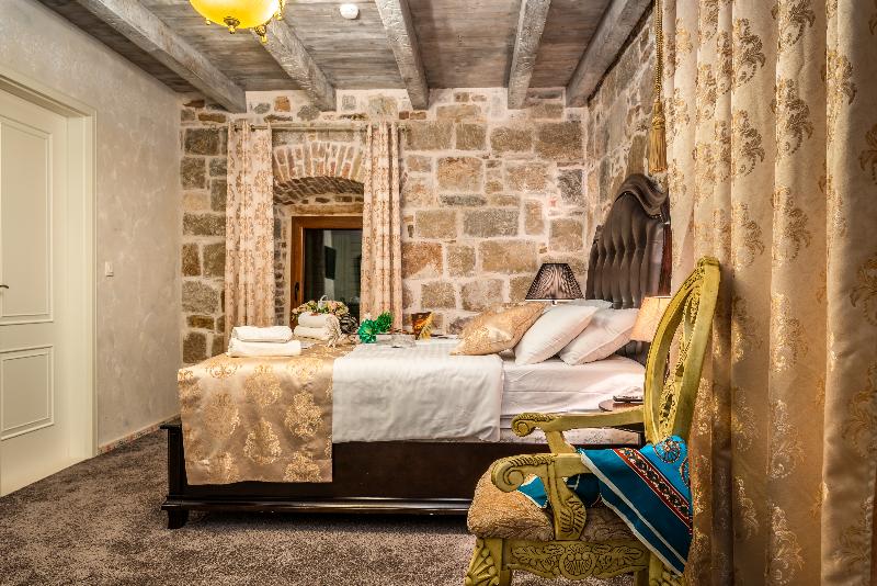 Heritage Palace Varos - Quaint & Elegant Hotels - Oda