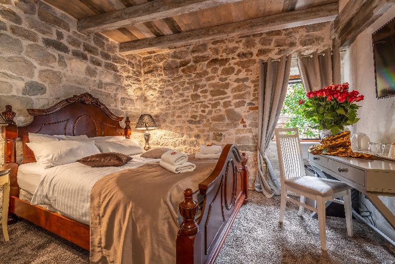 Heritage Palace Varos - Quaint & Elegant Hotels - Oda