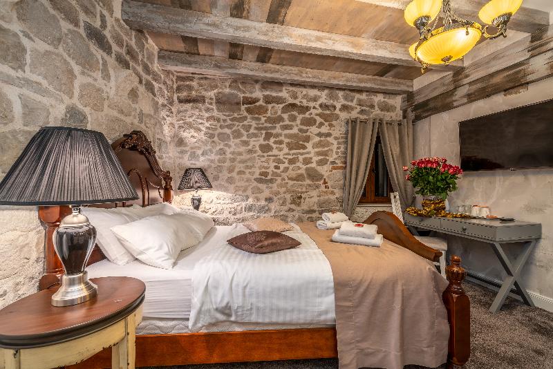Heritage Palace Varos - Quaint & Elegant Hotels - Oda