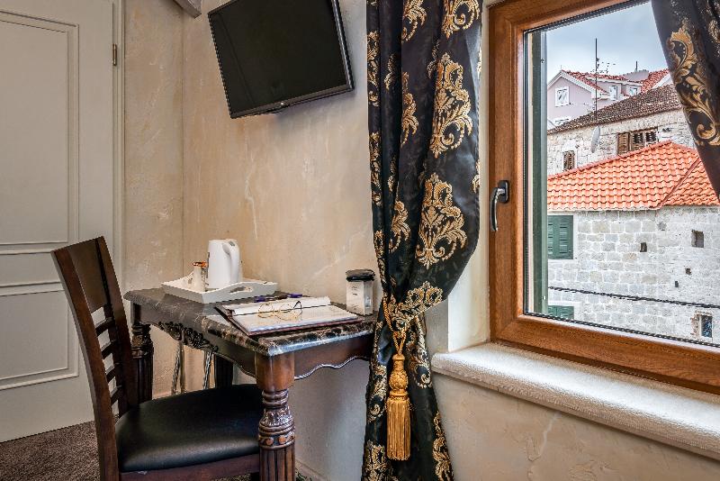 Heritage Palace Varos - Quaint & Elegant Hotels - Oda