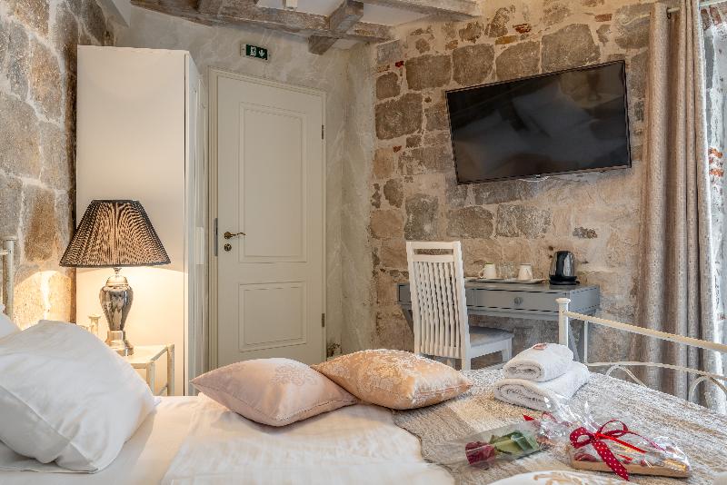 Heritage Palace Varos - Quaint & Elegant Hotels - Oda