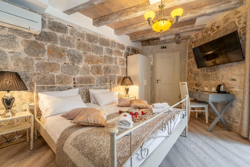 Heritage Palace Varos - Quaint & Elegant Hotels - Oda