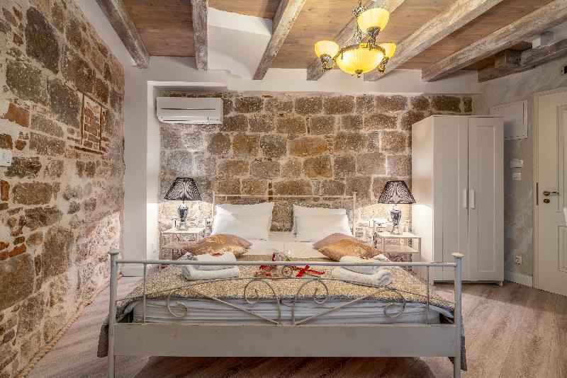 Heritage Palace Varos - Quaint & Elegant Hotels - Oda