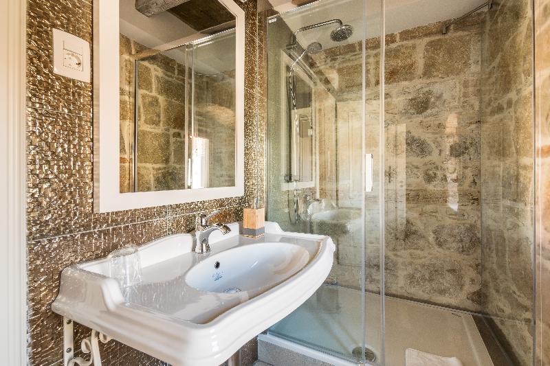 Heritage Palace Varos - Quaint & Elegant Hotels - Oda