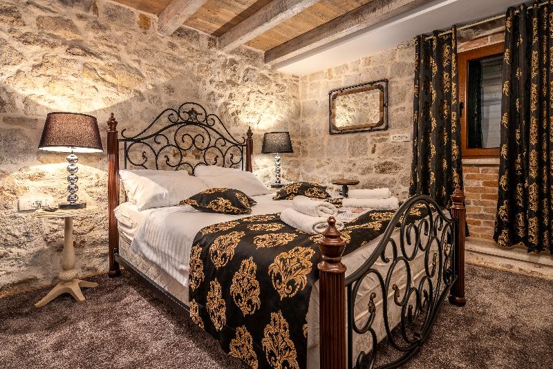 Heritage Palace Varos - Quaint & Elegant Hotels - Oda