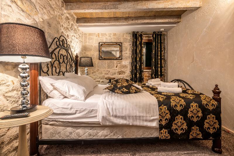 Heritage Palace Varos - Quaint & Elegant Hotels - Oda
