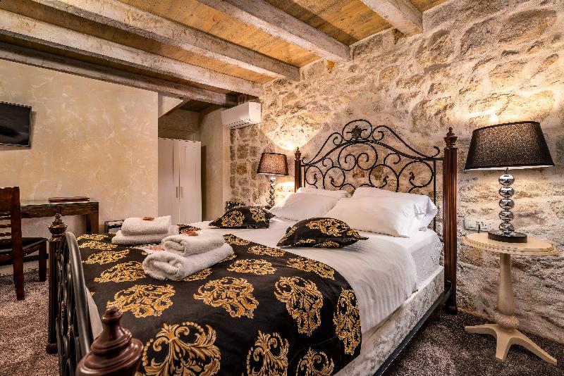 Heritage Palace Varos - Quaint & Elegant Hotels - Oda