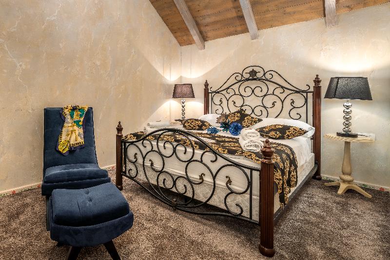 Heritage Palace Varos - Quaint & Elegant Hotels - Oda