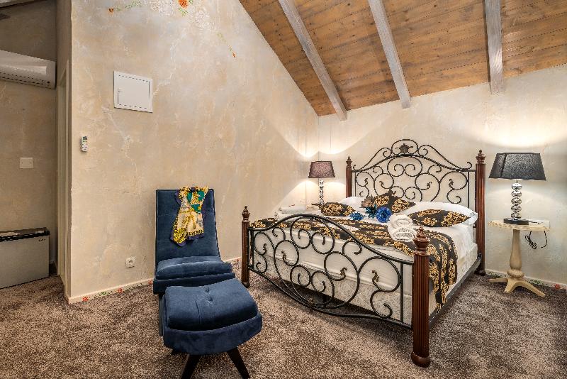 Heritage Palace Varos - Quaint & Elegant Hotels - Oda