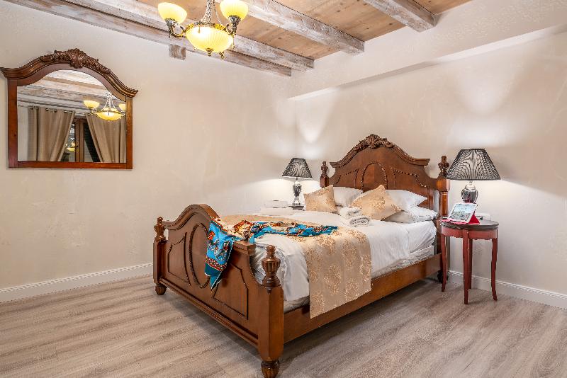 Heritage Palace Varos - Quaint & Elegant Hotels - Oda