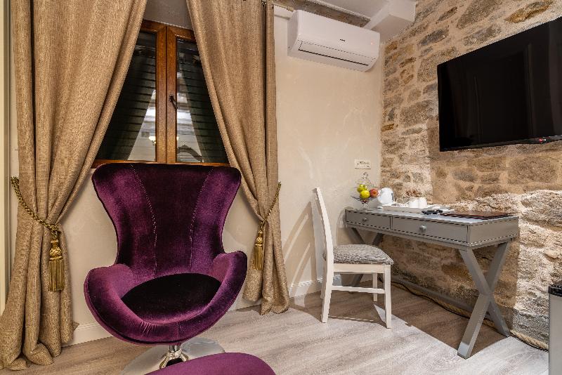 Heritage Palace Varos - Quaint & Elegant Hotels - Oda