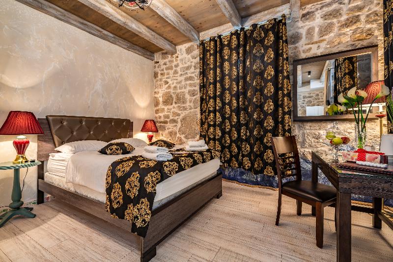 Heritage Palace Varos - Quaint & Elegant Hotels - Oda