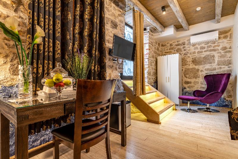 Heritage Palace Varos - Quaint & Elegant Hotels - Oda