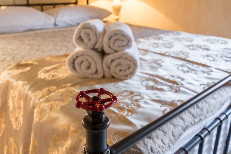 Heritage Palace Varos - Quaint & Elegant Hotels - Oda