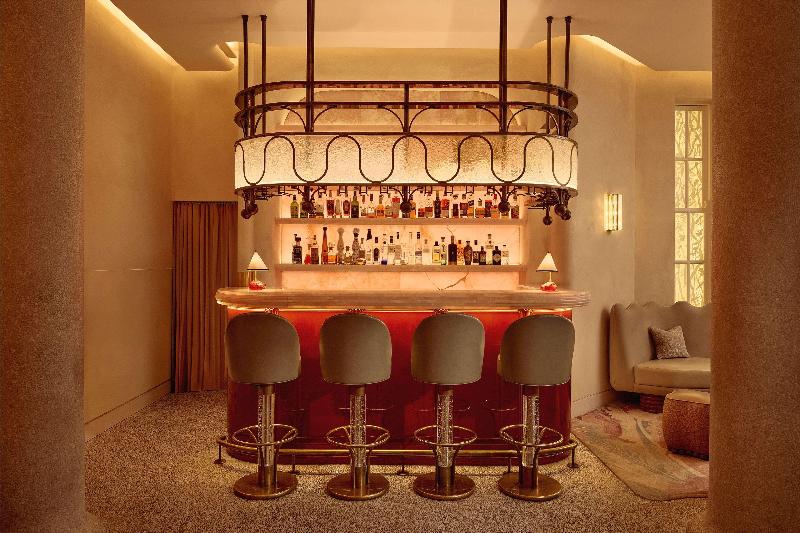 Connaught - Bar