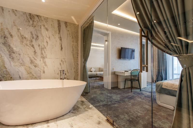 Hotel Opera Mamaia Nord - Oda