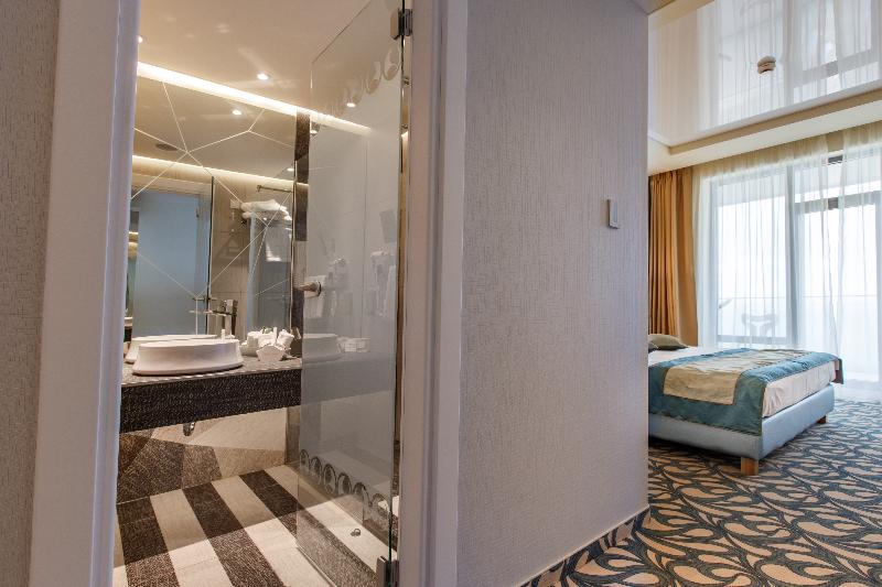Hotel Opera Mamaia Nord - Oda