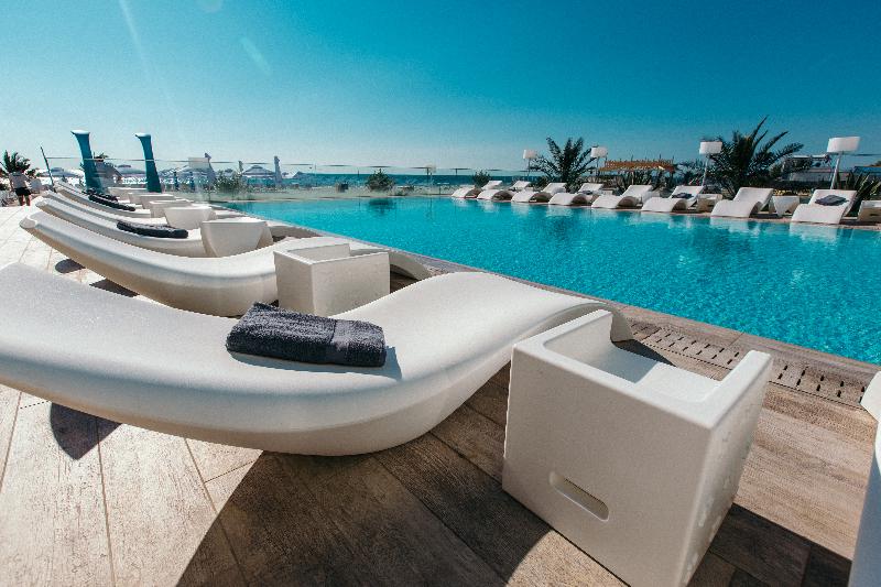 Hotel Opera Mamaia Nord - Havuz