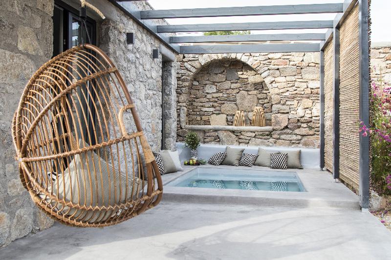 My Mykonos Boutique by Mr and Mrs White - Oda