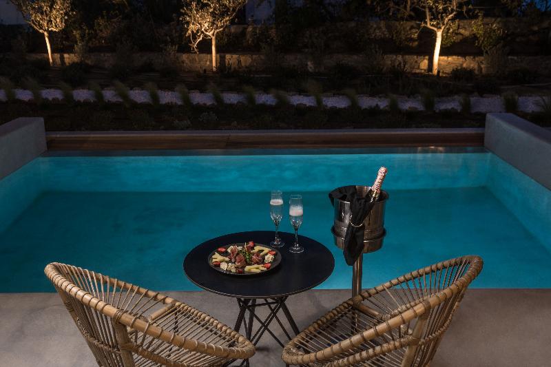 My Mykonos Boutique by Mr and Mrs White - Oda