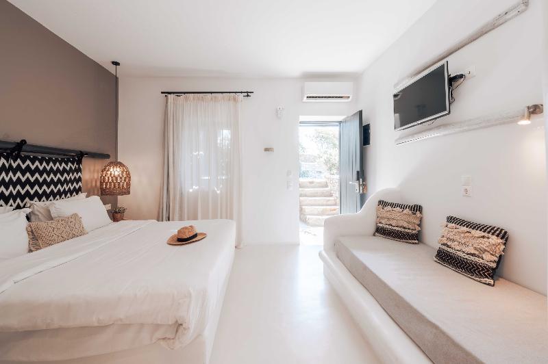 My Mykonos Boutique by Mr and Mrs White - Oda