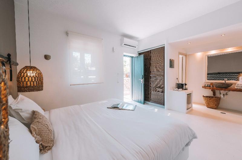 My Mykonos Boutique by Mr and Mrs White - Oda