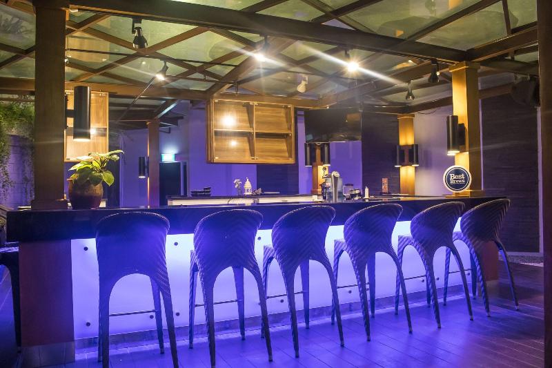 Four Points by Sheraton Manado - Bar