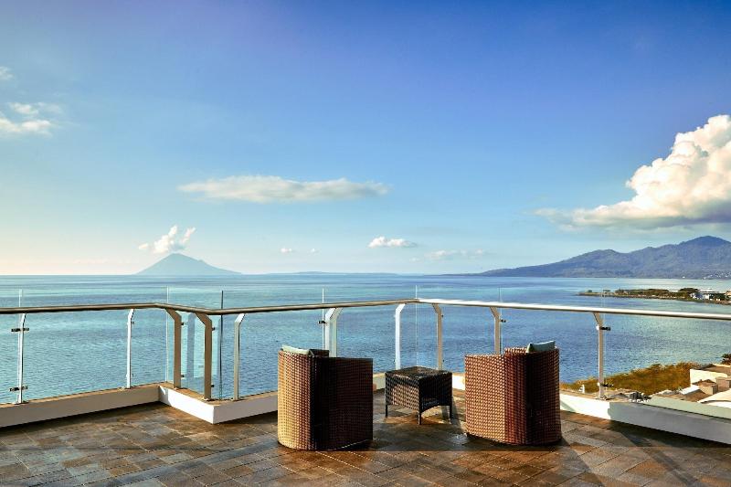 Four Points by Sheraton Manado - Teras