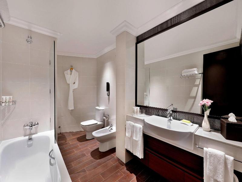 Le Meridien Mina Seyahi Beach Resort & Marina - Oda