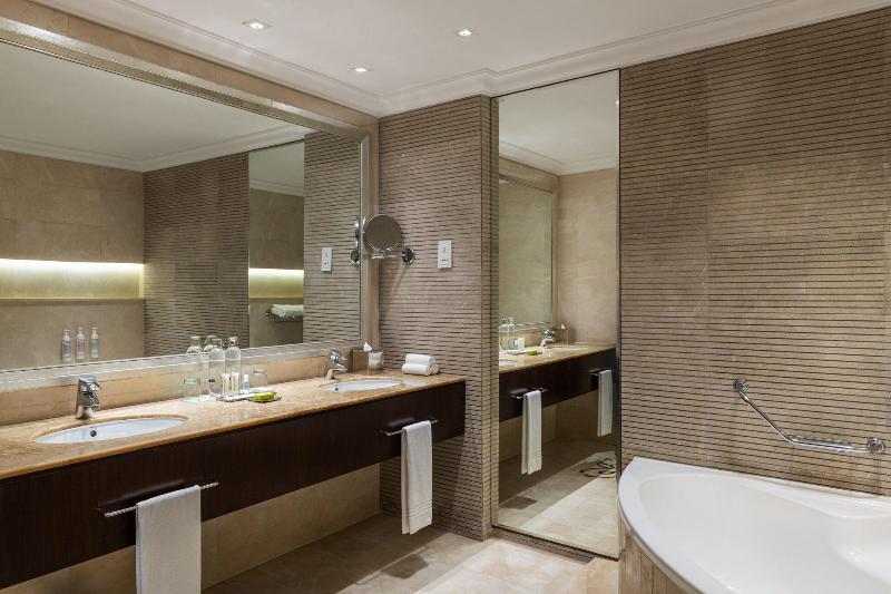 Le Meridien Mina Seyahi Beach Resort & Marina - Oda