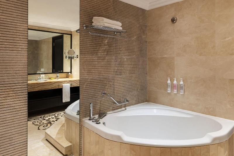 Le Meridien Mina Seyahi Beach Resort & Marina - Oda