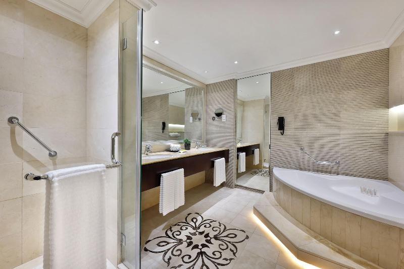 Le Meridien Mina Seyahi Beach Resort & Marina - Oda