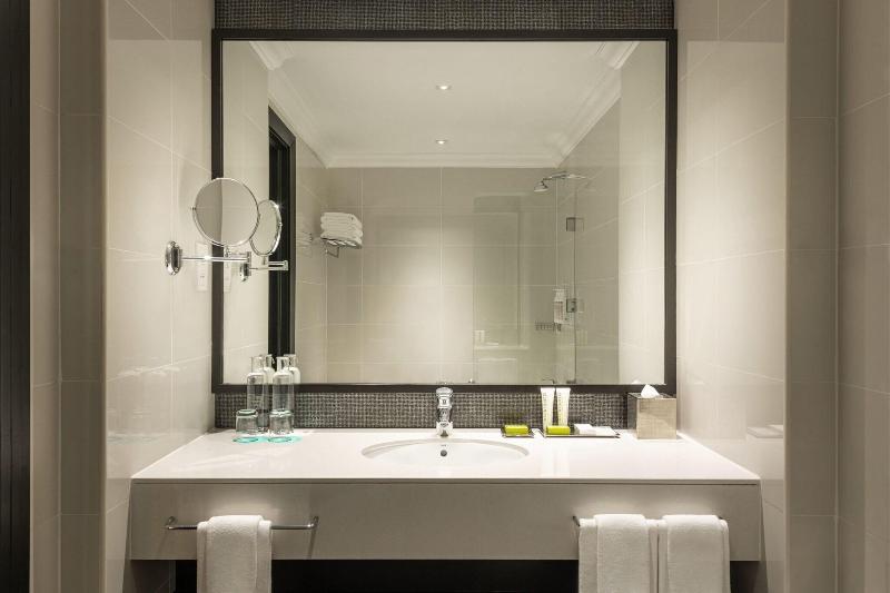 Le Meridien Mina Seyahi Beach Resort & Marina - Oda