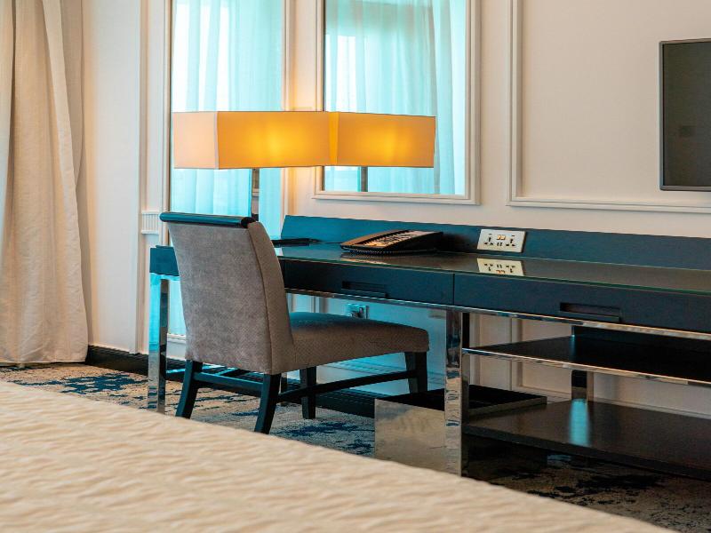 Le Meridien Mina Seyahi Beach Resort & Marina - Oda