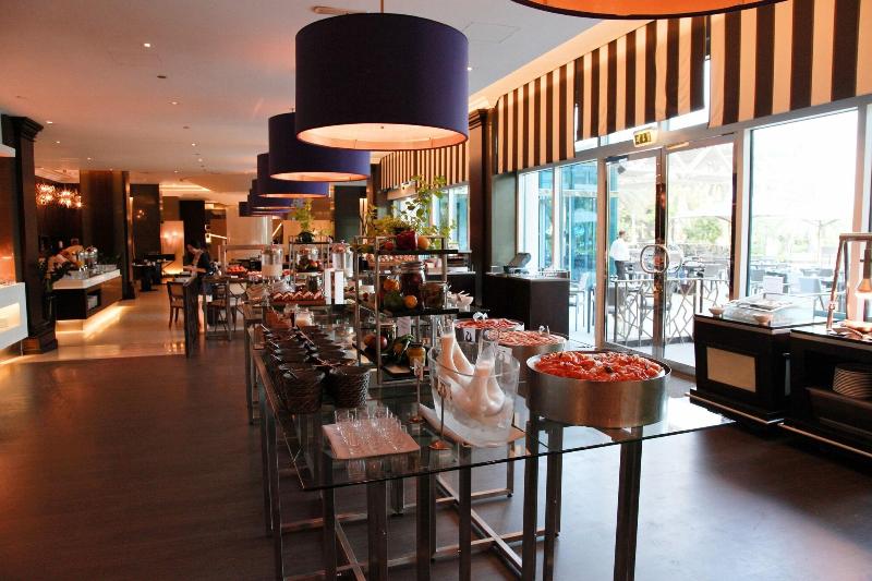 Le Meridien Mina Seyahi Beach Resort & Marina - Restoran