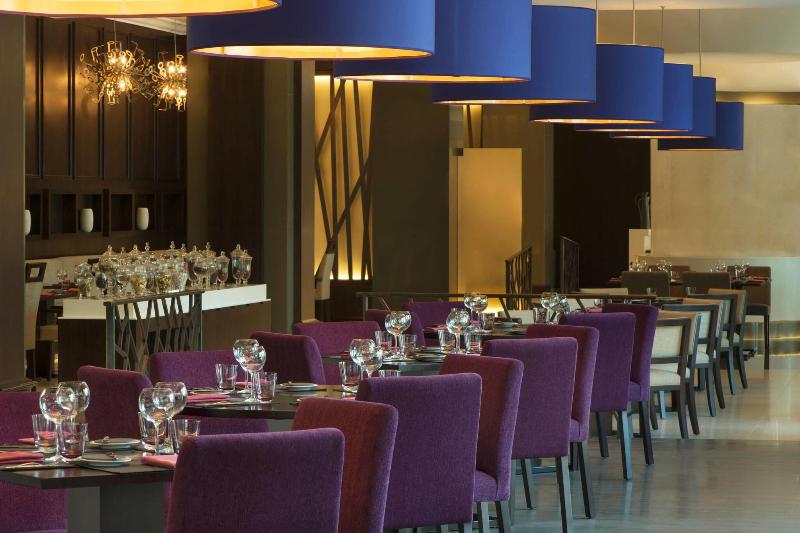 Le Meridien Mina Seyahi Beach Resort & Marina - Restoran