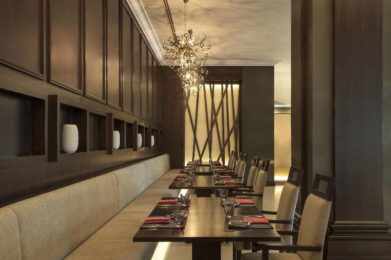 Le Meridien Mina Seyahi Beach Resort & Marina - Restoran