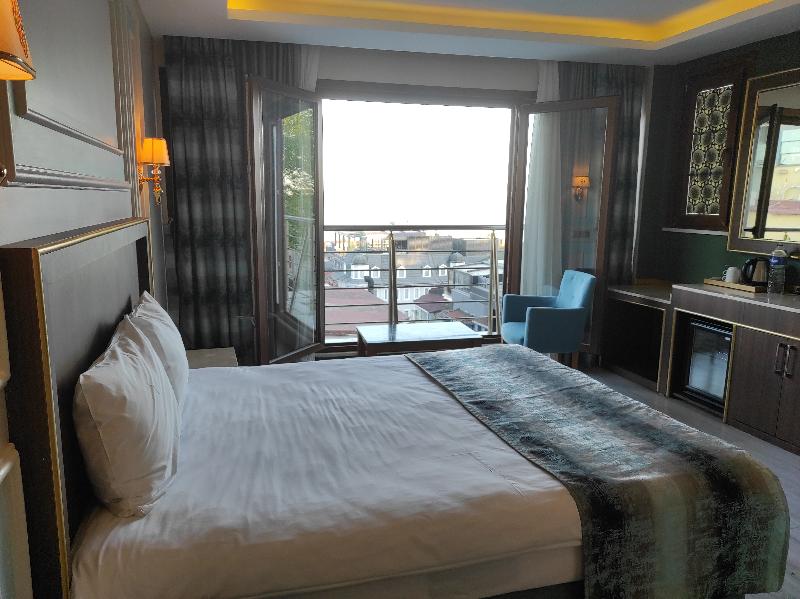 Magnaura House Hotel - Oda