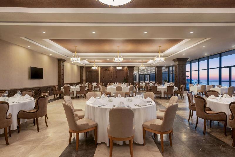 Ramada Resort by Wyndham Unye - Restoran