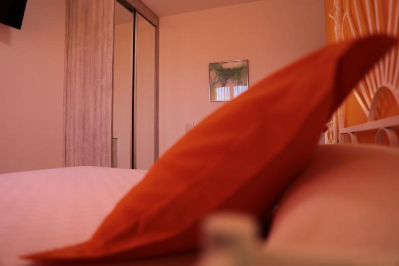 Hotel Playa De Las Catedrales - Oda